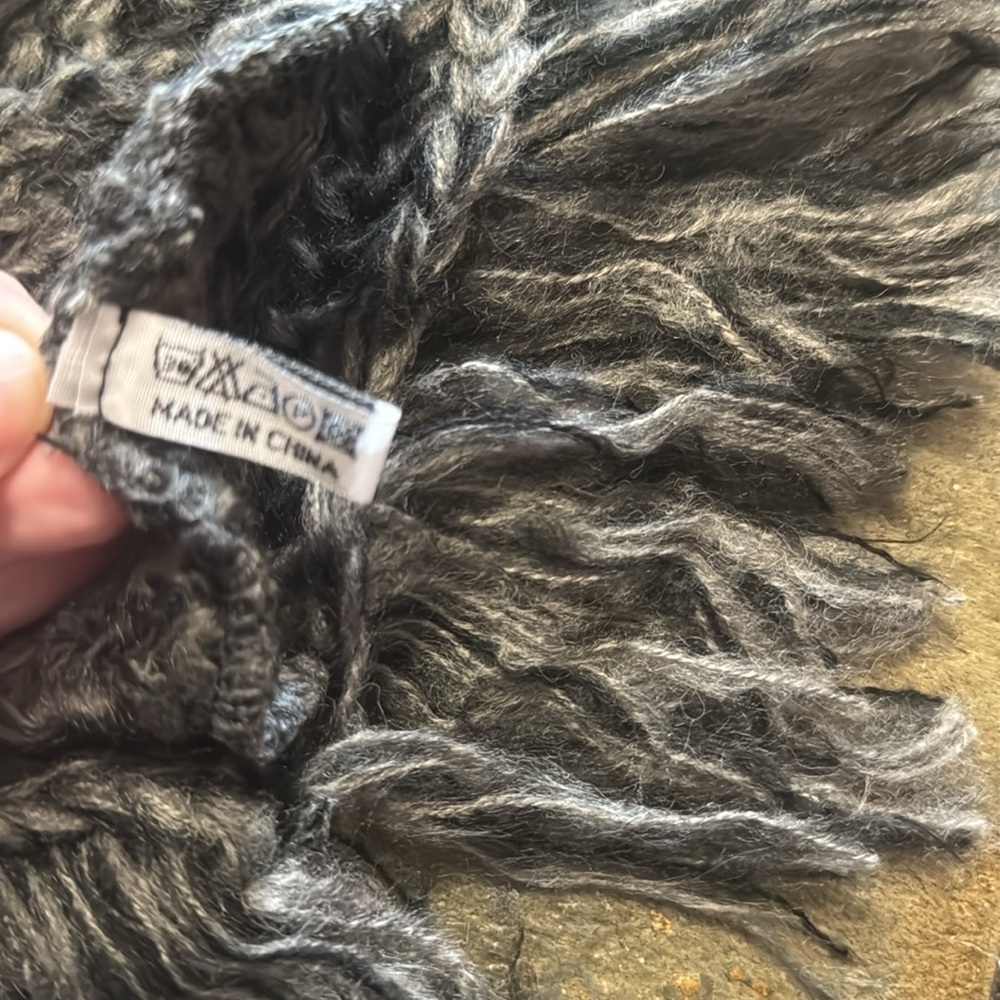🆕 Chunky Knit Gray/Black Cowl/Scarf with Wooden Like Large Buttons - Picture 11 of 14